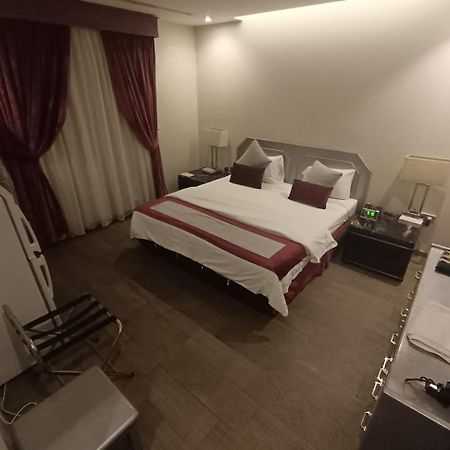 Sixty Three Hotel Suites Riyadh Exterior photo